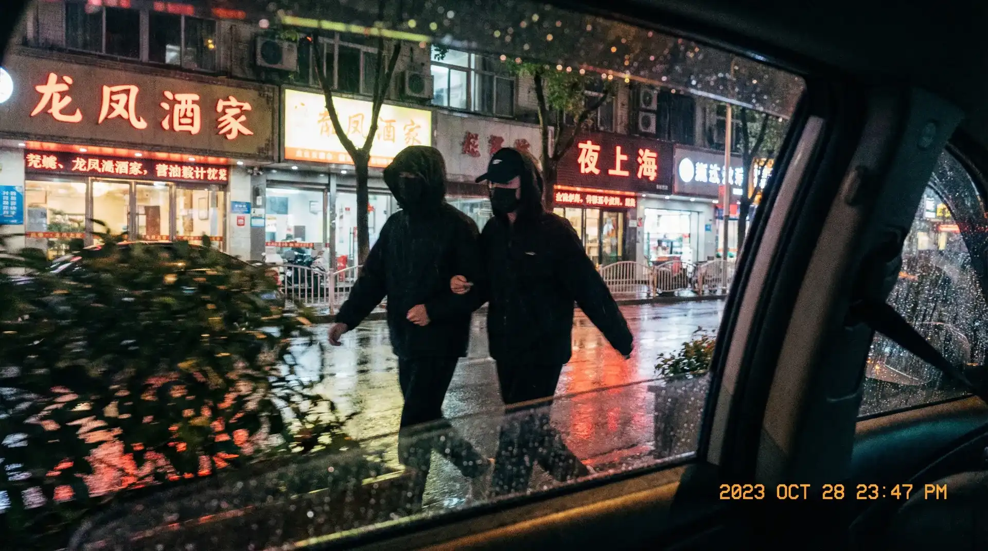 绯红小猫 - 绯红小猫自媒体官方平台 - 独家爆料绯红小猫 - 顶流明星深夜密会现场抓拍照片